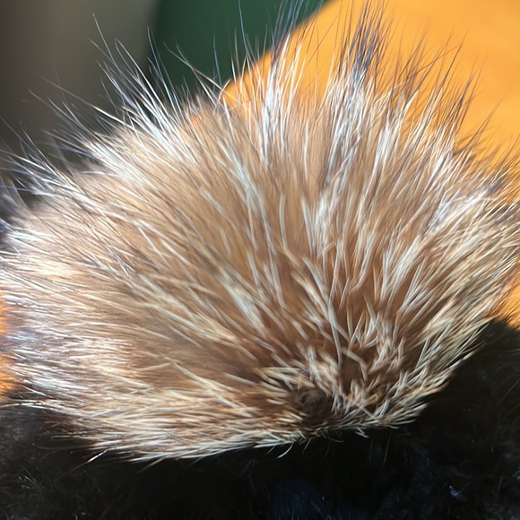 Fur hat - Picture 3 of 4